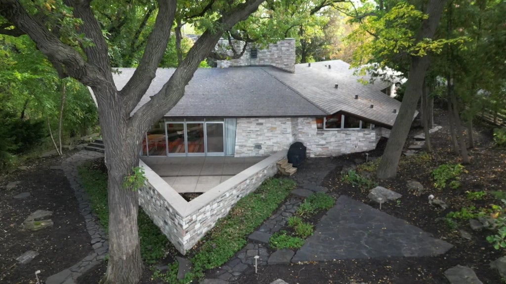 Home designed by iconic architect Frank Lloyd Wright now on the market — WCCO / CBS Minnesota, Rosemount Real Estate news
