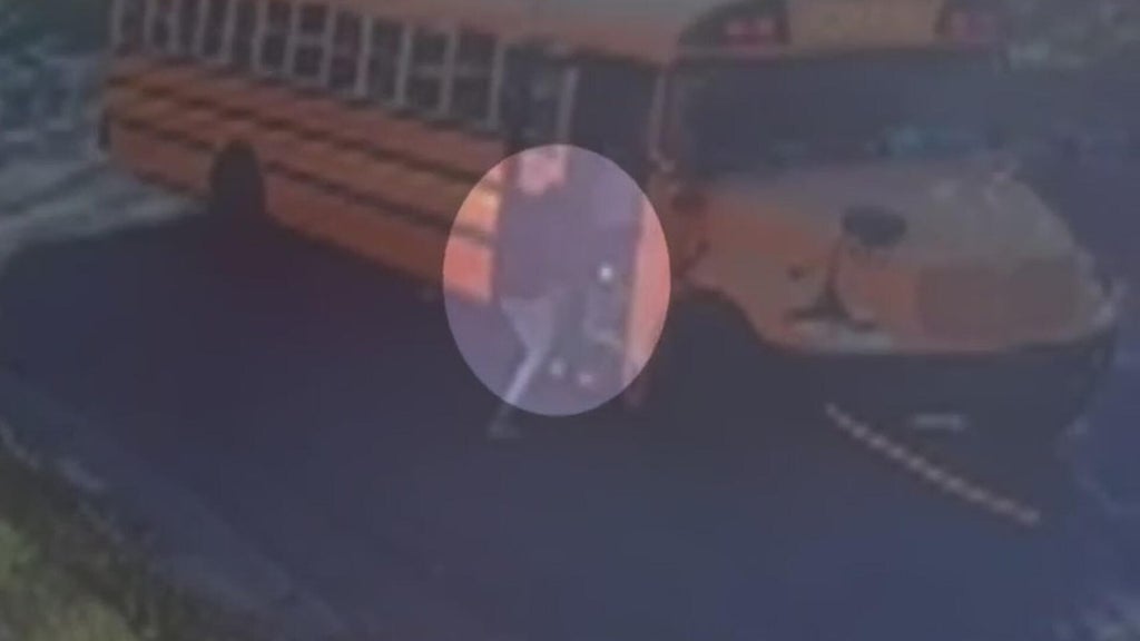 Video shows quick-thinking bystander stop runaway St. Paul school bus — WCCO / CBS Minnesota, Rosemount Health news